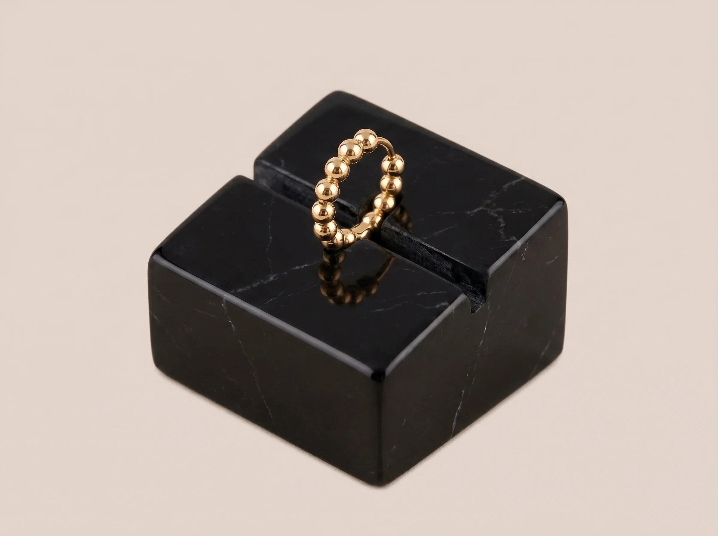 Brinco Argola Bolinhas Lisas Dourado - (RR15) Fino Toque - Imagem 4