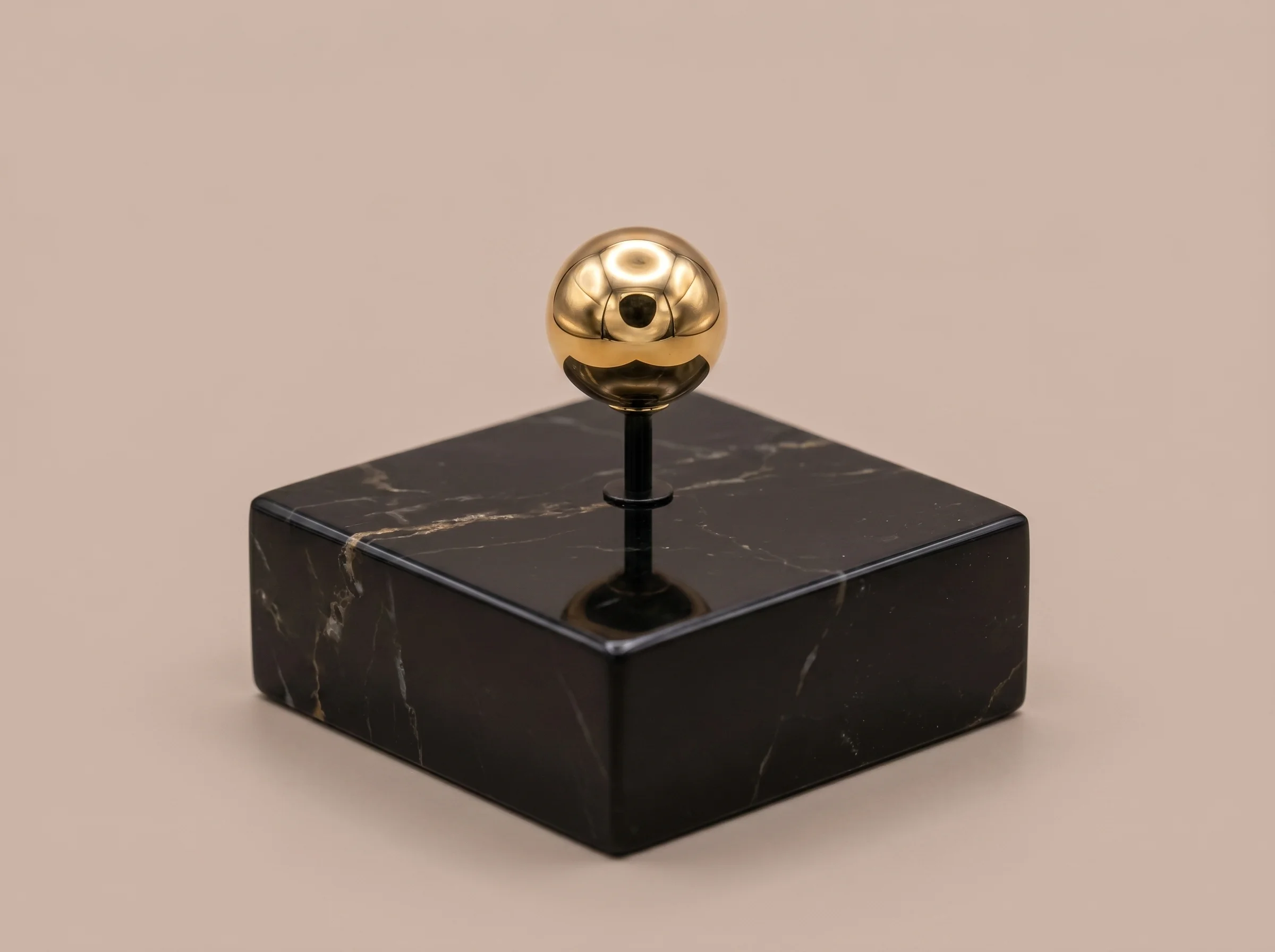 Brinco Bola Lisa Dourado - (RR24) Fino Toque - Imagem 3