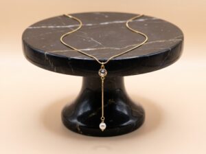 Colar Gravata Cristal e Pérola Dourado - (RR83)