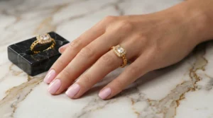 Anel Cravejado Cristal Dourado Regulável - (RR09)
